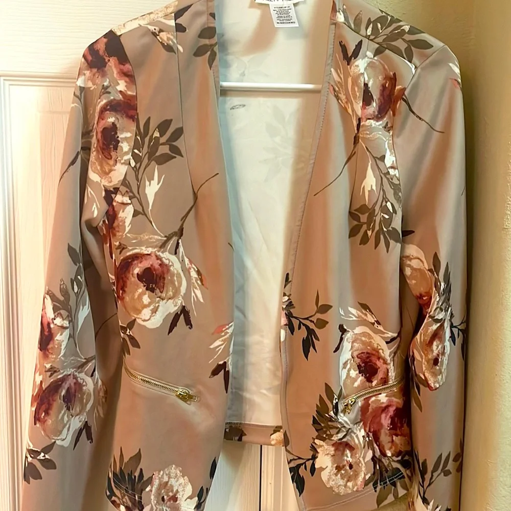 Pink floral blazer - Picture 1 of 3